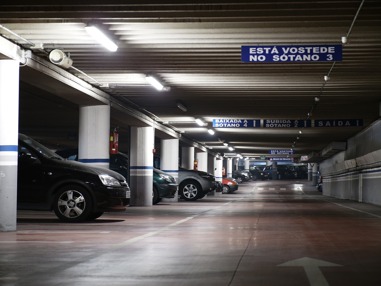 Parken leicht gemacht: Sicher und günstig am Flug- oder Kreuzfahrthafen