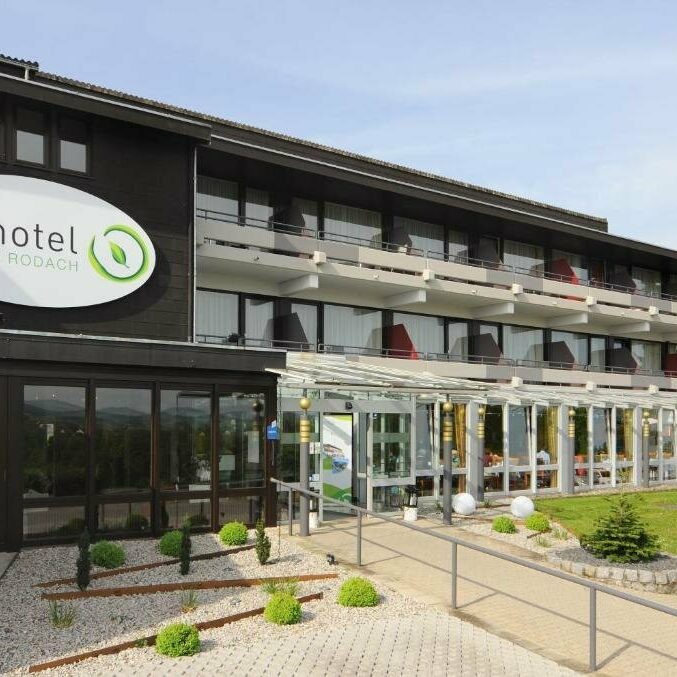 kurhotel-bad-rodach-hotel-aussenansicht-93028