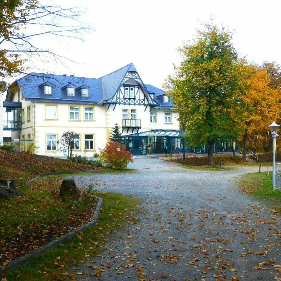 parkhotel-und-restaurant-waldschloesschen-hotel-aussenansicht-82813