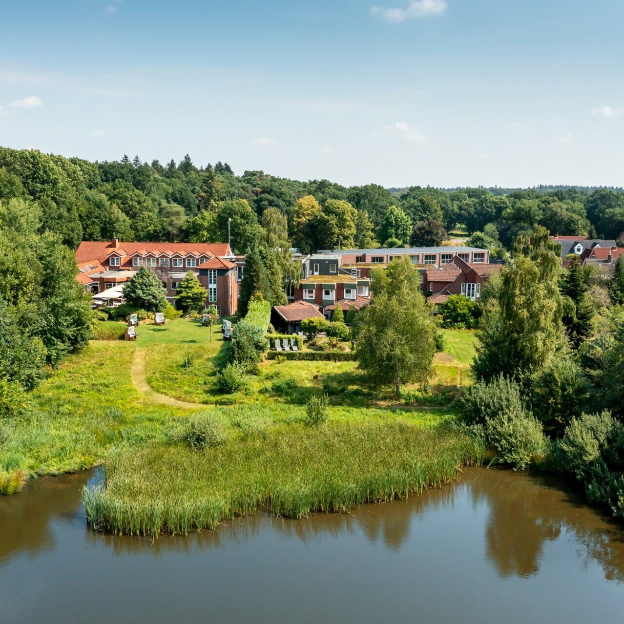 ringhotel-koehlers-forsthaus-hotel-aussenansicht-87683