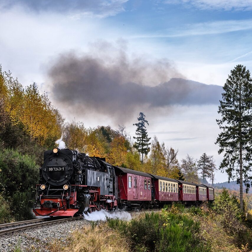 steam-locomotive-2926525_1280